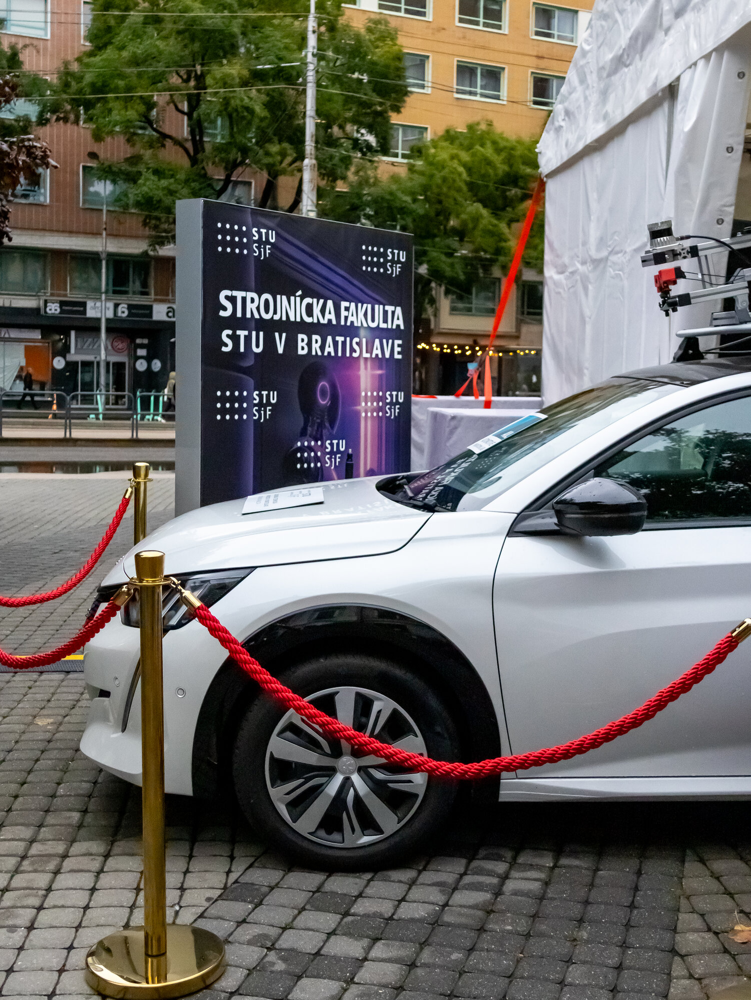 Chápavý Autonómny Inteligentný Systém