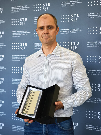 Profesor Juraj Beniak získal prestížne ocenenie Technológ roka 2024