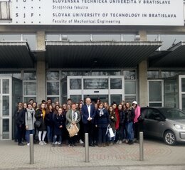 Žiaci Gymnázia z Topoľčian na Strojníckej fakulte STU